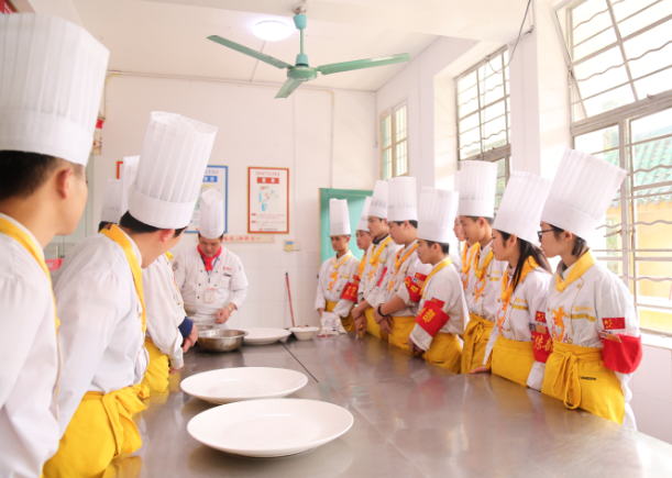 华南烹饪祝全体师生元宵节快乐